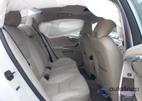 2012 Volvo S60 T5 z USA, uszkodzony, nr VIN YV1622FS3C2114909